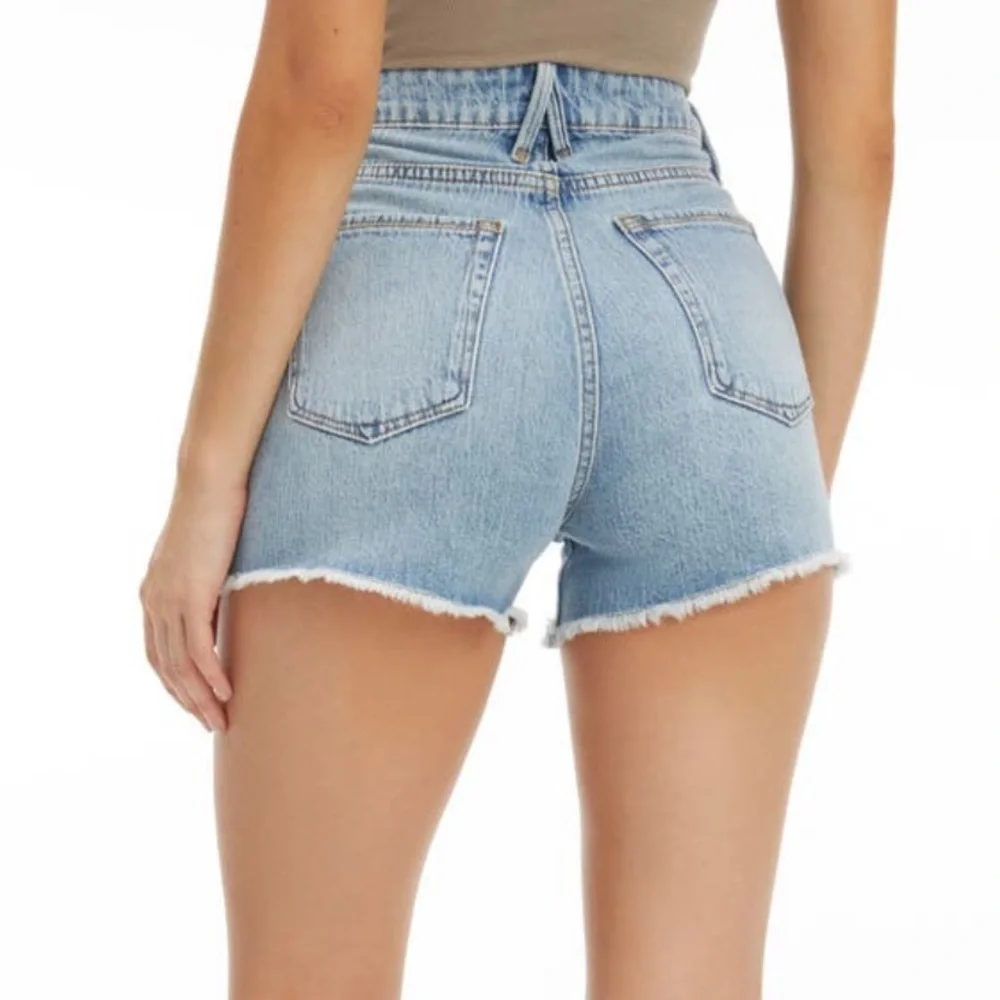 NWT Good American The Cut Off High Waist Denim Shorts